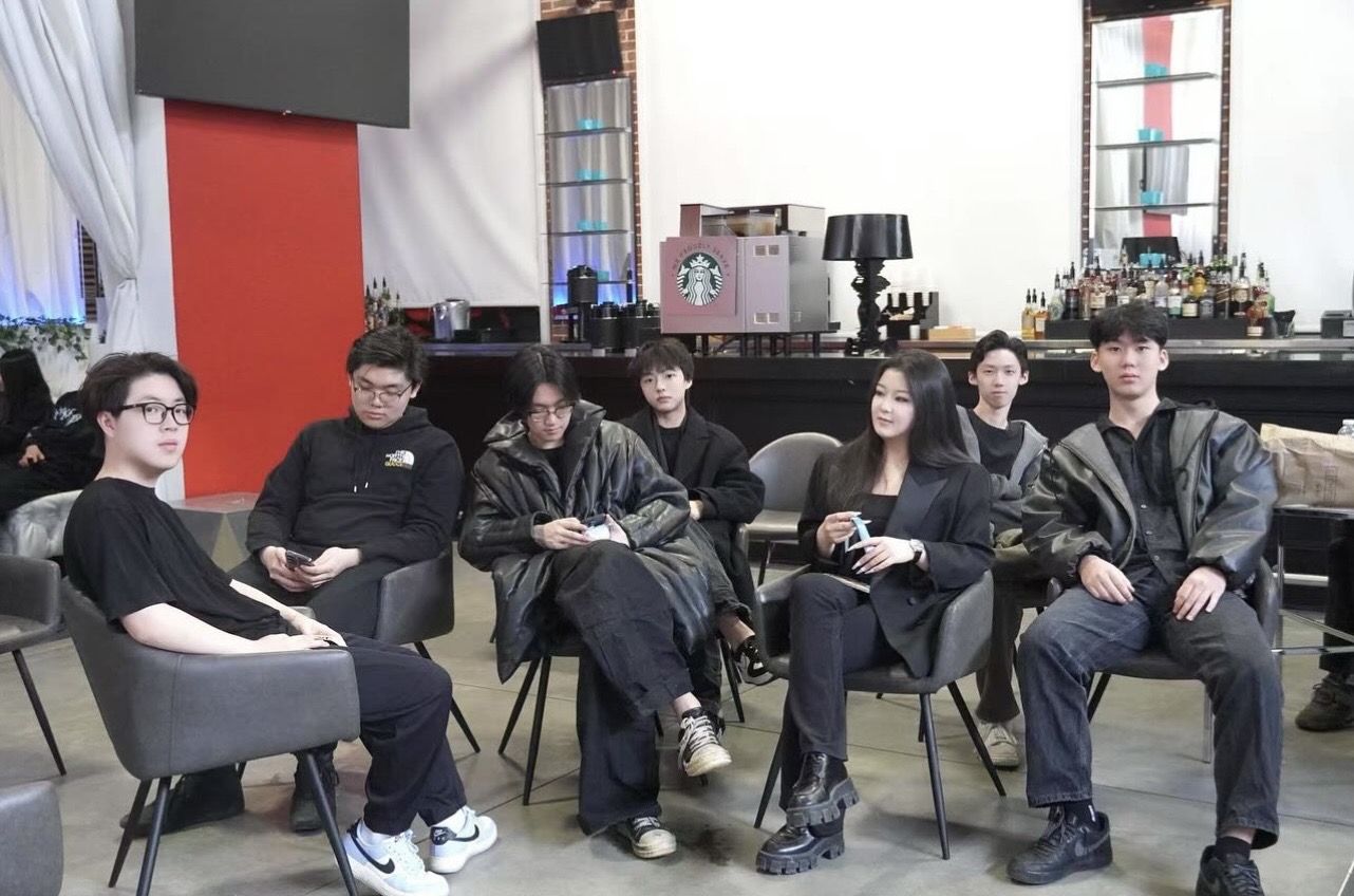 CUAUT students taking part in a small group conversation